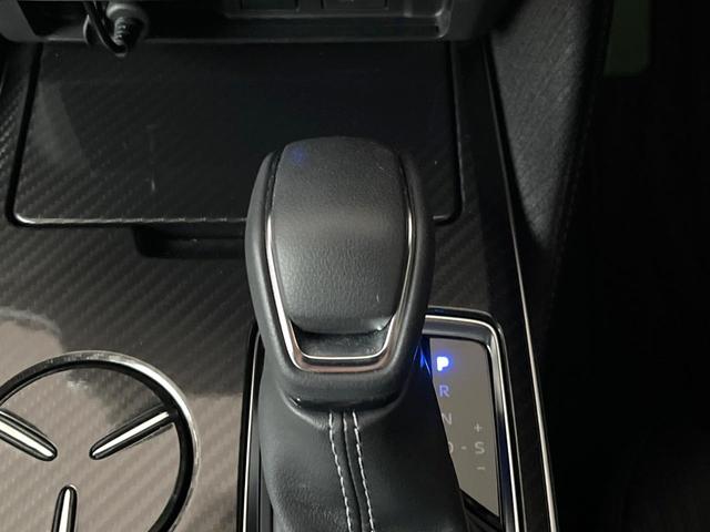 クラウンハイブリッド ＲＳ　プリクラッシュセーフティ　レーダークルーズコントロール　３眼ＬＥＤヘッドライト＆フォグ　純正１８インチアルミ　ブラックファブリックシート　革巻きステアリング　パドルシフト　ステアリングヒーター　ＥＴＣ（42枚目）