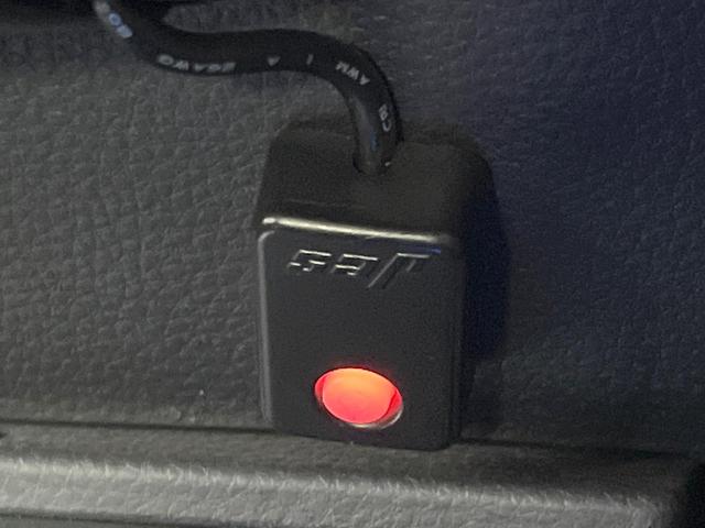 クラウンハイブリッド ＲＳ　プリクラッシュセーフティ　レーダークルーズコントロール　３眼ＬＥＤヘッドライト＆フォグ　純正１８インチアルミ　ブラックファブリックシート　革巻きステアリング　パドルシフト　ステアリングヒーター　ＥＴＣ（44枚目）