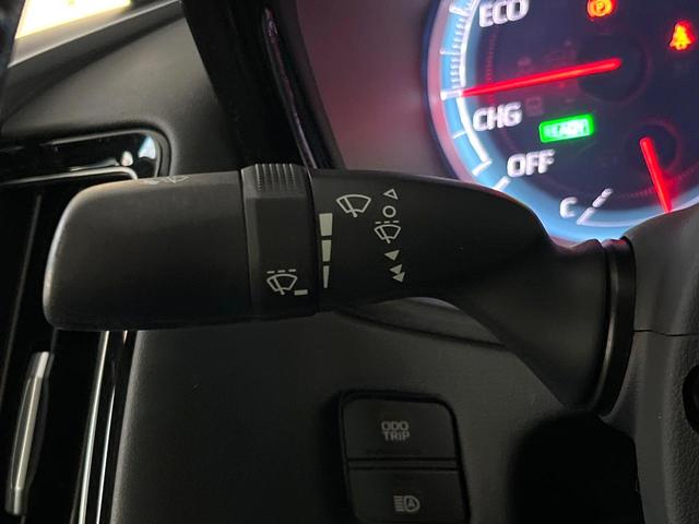 クラウンハイブリッド ＲＳ　プリクラッシュセーフティ　レーダークルーズコントロール　３眼ＬＥＤヘッドライト＆フォグ　純正１８インチアルミ　ブラックファブリックシート　革巻きステアリング　パドルシフト　ステアリングヒーター　ＥＴＣ（50枚目）