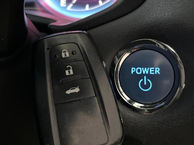 クラウンハイブリッド ＲＳ　プリクラッシュセーフティ　レーダークルーズコントロール　３眼ＬＥＤヘッドライト＆フォグ　純正１８インチアルミ　ブラックファブリックシート　革巻きステアリング　パドルシフト　ステアリングヒーター　ＥＴＣ（61枚目）