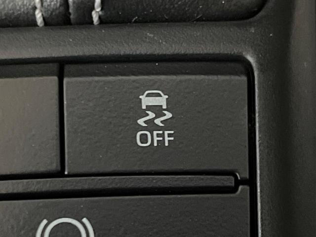 クラウンハイブリッド ＲＳ　プリクラッシュセーフティ　レーダークルーズコントロール　３眼ＬＥＤヘッドライト＆フォグ　純正１８インチアルミ　ブラックファブリックシート　革巻きステアリング　パドルシフト　ステアリングヒーター　ＥＴＣ（62枚目）