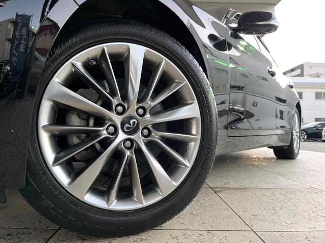 スカイライン ２００ＧＴ－ｔタイプＰ　全周囲カメラ　インテリジェントクルーズコントロール　純正１８インチアルミ　運転席メモリー機能付きパワーシート　前席シートヒーター　左右独立オートエアコン　ＬＥＤヘッドライト／フロントフォグ　禁煙車（13枚目）