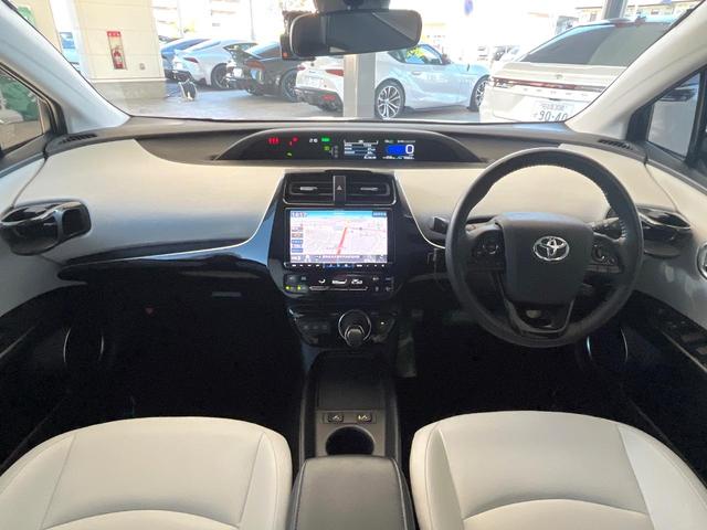 プリウス Ｓツーリングセレクション　禁煙車　後期型　モデリスタフルエアロ　レオニス製１８インチＡＷ　パノラミックビューモニター　セーフティセンス　ＬＥＤヘッドライト　クールグレー内装　スマートキー　革巻ステアリング　シートヒーター（2枚目）