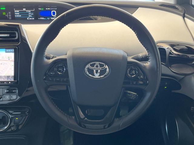 プリウス Ｓツーリングセレクション　禁煙車　後期型　モデリスタフルエアロ　レオニス製１８インチＡＷ　パノラミックビューモニター　セーフティセンス　ＬＥＤヘッドライト　クールグレー内装　スマートキー　革巻ステアリング　シートヒーター（9枚目）