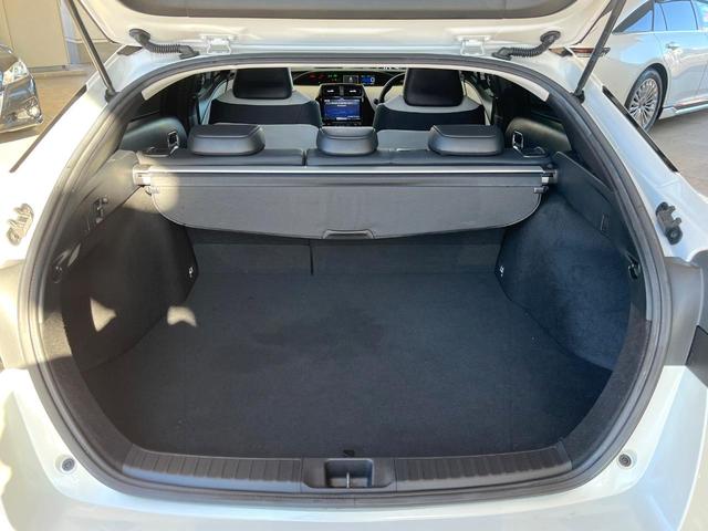 プリウス Ｓツーリングセレクション　禁煙車　後期型　モデリスタフルエアロ　レオニス製１８インチＡＷ　パノラミックビューモニター　セーフティセンス　ＬＥＤヘッドライト　クールグレー内装　スマートキー　革巻ステアリング　シートヒーター（12枚目）