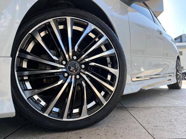 プリウス Ｓツーリングセレクション　禁煙車　後期型　モデリスタフルエアロ　レオニス製１８インチＡＷ　パノラミックビューモニター　セーフティセンス　ＬＥＤヘッドライト　クールグレー内装　スマートキー　革巻ステアリング　シートヒーター（13枚目）