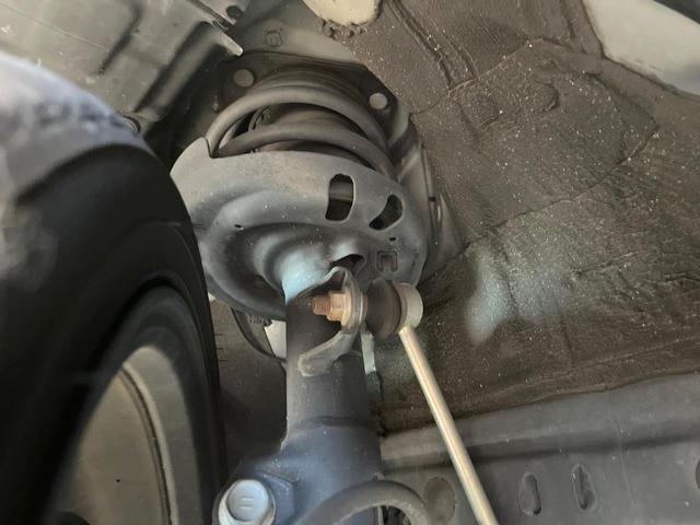 プリウス Ｓツーリングセレクション　禁煙車　後期型　モデリスタフルエアロ　レオニス製１８インチＡＷ　パノラミックビューモニター　セーフティセンス　ＬＥＤヘッドライト　クールグレー内装　スマートキー　革巻ステアリング　シートヒーター（21枚目）