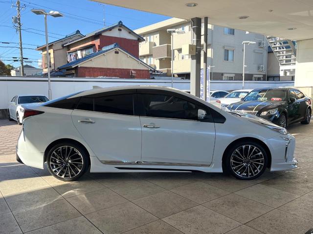 プリウス Ｓツーリングセレクション　禁煙車　後期型　モデリスタフルエアロ　レオニス製１８インチＡＷ　パノラミックビューモニター　セーフティセンス　ＬＥＤヘッドライト　クールグレー内装　スマートキー　革巻ステアリング　シートヒーター（27枚目）