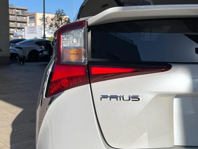 プリウス Ｓツーリングセレクション　禁煙車　後期型　モデリスタフルエアロ　レオニス製１８インチＡＷ　パノラミックビューモニター　セーフティセンス　ＬＥＤヘッドライト　クールグレー内装　スマートキー　革巻ステアリング　シートヒーター（28枚目）