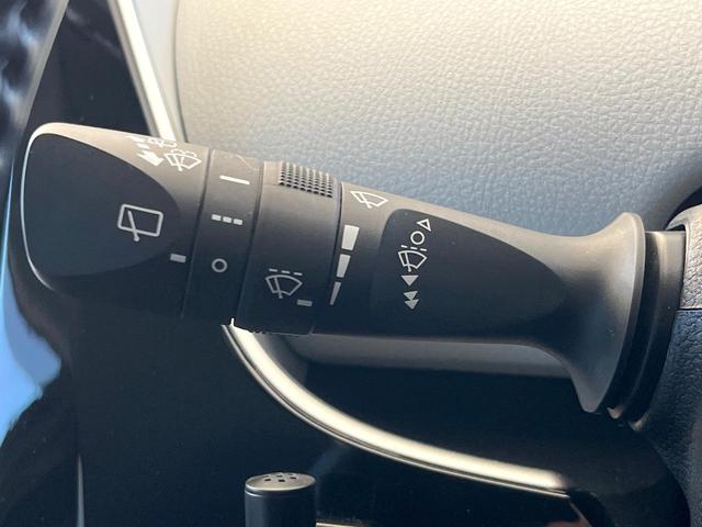 プリウス Ｓツーリングセレクション　禁煙車　後期型　モデリスタフルエアロ　レオニス製１８インチＡＷ　パノラミックビューモニター　セーフティセンス　ＬＥＤヘッドライト　クールグレー内装　スマートキー　革巻ステアリング　シートヒーター（47枚目）