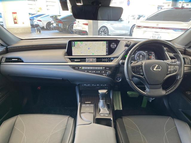ＥＳ ＥＳ３００ｈ　バージョンＬ　ムーンルーフ　パノラミックビューモニター　セーフティシステムプラス　ブラインドスポットモニター　３眼ＬＥＤヘッドライト　純正１８インチアルミ　パドルシフト　セミアニリン革シート　シートヒーター　禁煙（2枚目）