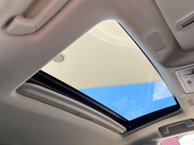 ＥＳ ＥＳ３００ｈ　バージョンＬ　ムーンルーフ　パノラミックビューモニター　セーフティシステムプラス　ブラインドスポットモニター　３眼ＬＥＤヘッドライト　純正１８インチアルミ　パドルシフト　セミアニリン革シート　シートヒーター　禁煙（3枚目）