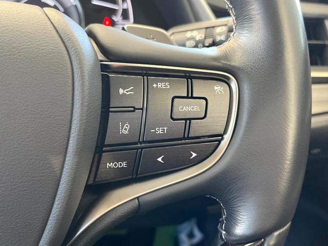 ＥＳ ＥＳ３００ｈ　バージョンＬ　ムーンルーフ　パノラミックビューモニター　セーフティシステムプラス　ブラインドスポットモニター　３眼ＬＥＤヘッドライト　純正１８インチアルミ　パドルシフト　セミアニリン革シート　シートヒーター　禁煙（5枚目）