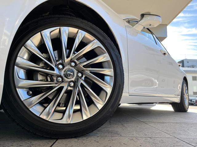 ＥＳ ＥＳ３００ｈ　バージョンＬ　ムーンルーフ　パノラミックビューモニター　セーフティシステムプラス　ブラインドスポットモニター　３眼ＬＥＤヘッドライト　純正１８インチアルミ　パドルシフト　セミアニリン革シート　シートヒーター　禁煙（13枚目）