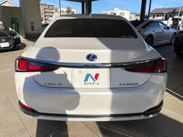 ＥＳ ＥＳ３００ｈ　バージョンＬ　ムーンルーフ　パノラミックビューモニター　セーフティシステムプラス　ブラインドスポットモニター　３眼ＬＥＤヘッドライト　純正１８インチアルミ　パドルシフト　セミアニリン革シート　シートヒーター　禁煙（15枚目）