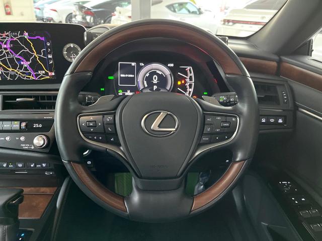 ＥＳ ＥＳ３００ｈ　バージョンＬ　後期　ムーンルーフ　パノラミックビューモニター　セーフティシステムプラス　３眼ＬＥＤヘッドライト　ハンズフリーパワートランクリッド　純正１８インチアルミ　黒革シート　メモリー機能付きパワーシート　禁煙（11枚目）