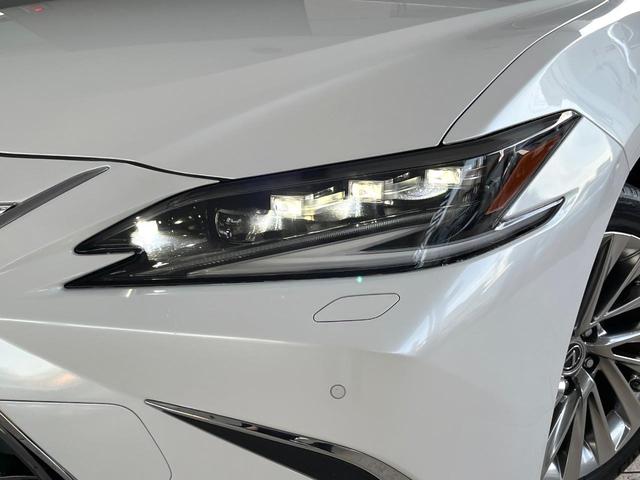 ＥＳ ＥＳ３００ｈ　バージョンＬ　後期　ムーンルーフ　パノラミックビューモニター　セーフティシステムプラス　３眼ＬＥＤヘッドライト　ハンズフリーパワートランクリッド　純正１８インチアルミ　黒革シート　メモリー機能付きパワーシート　禁煙（12枚目）