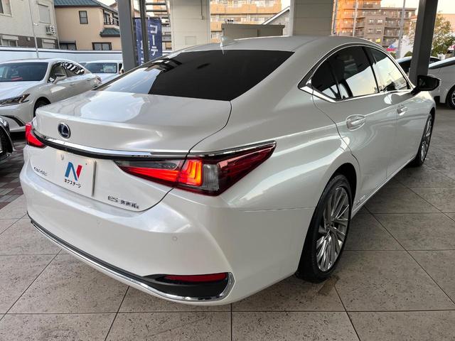 ＥＳ ＥＳ３００ｈ　バージョンＬ　後期　ムーンルーフ　パノラミックビューモニター　セーフティシステムプラス　３眼ＬＥＤヘッドライト　ハンズフリーパワートランクリッド　純正１８インチアルミ　黒革シート　メモリー機能付きパワーシート　禁煙（17枚目）