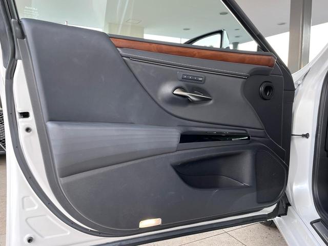 ＥＳ ＥＳ３００ｈ　バージョンＬ　後期　ムーンルーフ　パノラミックビューモニター　セーフティシステムプラス　３眼ＬＥＤヘッドライト　ハンズフリーパワートランクリッド　純正１８インチアルミ　黒革シート　メモリー機能付きパワーシート　禁煙（35枚目）