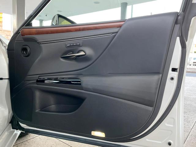 ＥＳ ＥＳ３００ｈ　バージョンＬ　後期　ムーンルーフ　パノラミックビューモニター　セーフティシステムプラス　３眼ＬＥＤヘッドライト　ハンズフリーパワートランクリッド　純正１８インチアルミ　黒革シート　メモリー機能付きパワーシート　禁煙（36枚目）