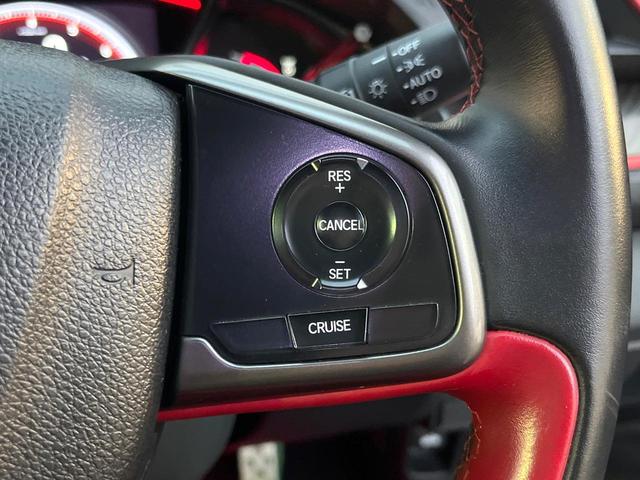 【クルーズコントロール】高速道路もラクラク走行。アクセルを離しても一定速度で走行ができ、長距離運転時の負担を軽減！加速・減速も簡単なスイッチ操作で調整できます。