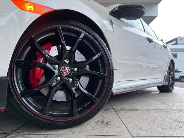 【純正２０インチアルミホイール】外観にマッチした純正アルミホイールを装着しております。各種社外アルミホイールや、スタッドレスタイヤも取扱いしております。是非ご相談ください♪