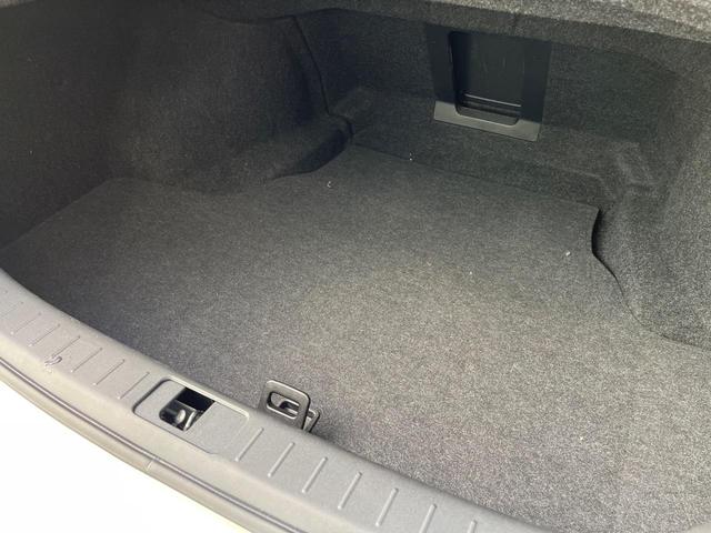 ラゲッジルームは、大容量のスペースを確保。普段のお買い物からレジャーまで、幅広く活躍してくれます！また、リアシートを倒すことでバリエーション豊かにお使いいただけます。