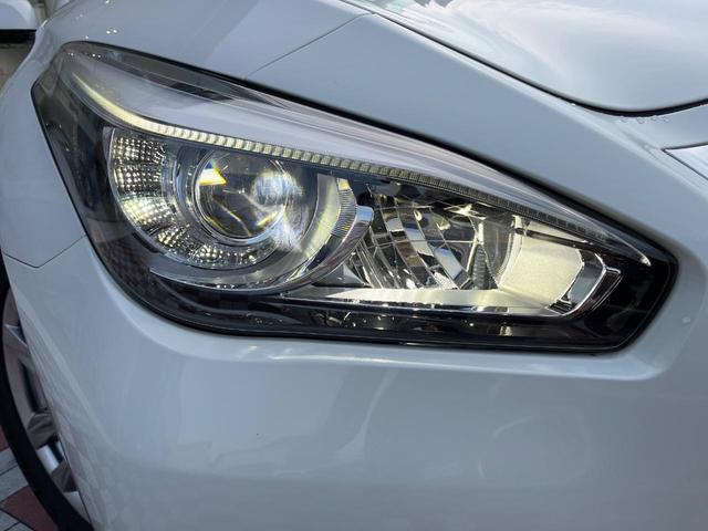 【ＬＥＤヘッドライト】悪天候や夜間走行時も良好な視界を確保し安心して運転できる高輝度ＬＥＤヘッドライトを装備！点灯速度が早く、消費電力も抑えられています。