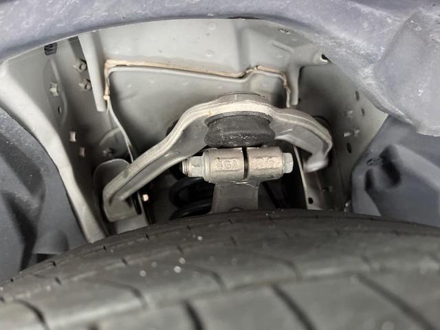 お車を安心してお乗りいただく為には、足回りの定期点検が欠かせません。サービスサポート（有償保証）では無料点検もご提供しており、安心のカーライフをお過ごしいただけるサポート体制が整っています。