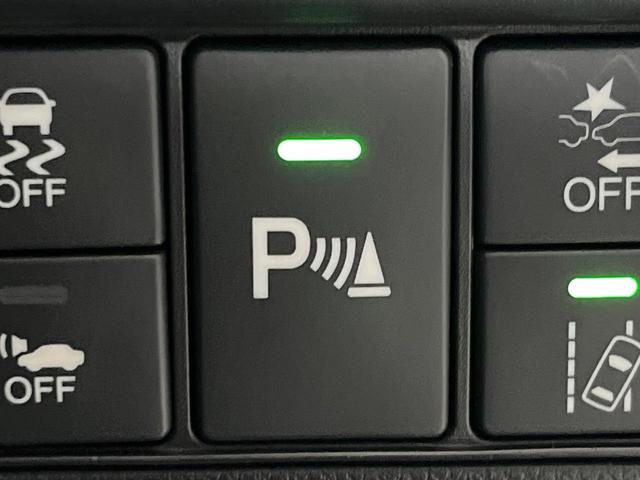 アコードハイブリッド ＥＸ　ホンダセンシング　純正１８インチアルミ　ブラックハーフレザーシート　パドルシフト　電動サンシェード　メモリー機能付きパワーシート　ＬＥＤヘッドライト＆フォグ　革巻きステアリング　純正ＨＤＤナビ　禁煙（5枚目）