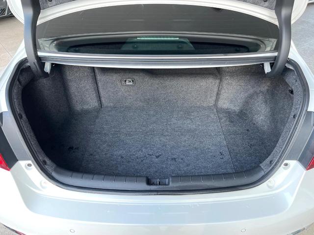 アコードハイブリッド ＥＸ　ホンダセンシング　純正１８インチアルミ　ブラックハーフレザーシート　パドルシフト　電動サンシェード　メモリー機能付きパワーシート　ＬＥＤヘッドライト＆フォグ　革巻きステアリング　純正ＨＤＤナビ　禁煙（11枚目）