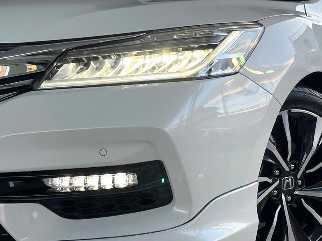 アコードハイブリッド ＥＸ　ホンダセンシング　純正１８インチアルミ　ブラックハーフレザーシート　パドルシフト　電動サンシェード　メモリー機能付きパワーシート　ＬＥＤヘッドライト＆フォグ　革巻きステアリング　純正ＨＤＤナビ　禁煙（14枚目）