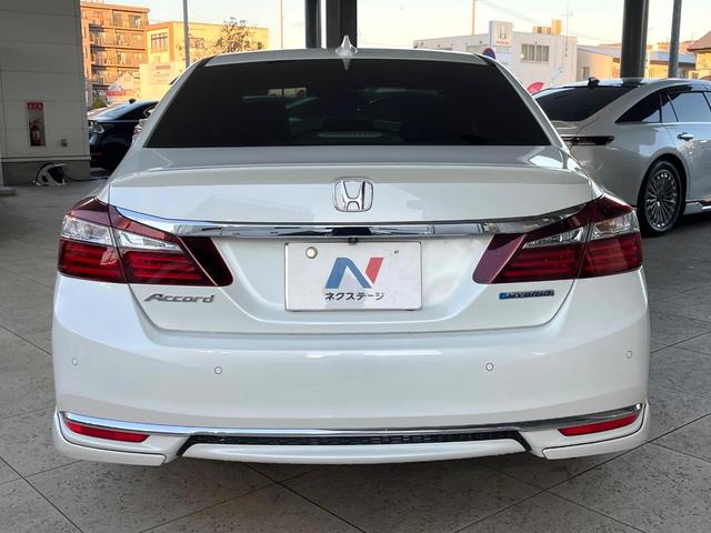 アコードハイブリッド ＥＸ　ホンダセンシング　純正１８インチアルミ　ブラックハーフレザーシート　パドルシフト　電動サンシェード　メモリー機能付きパワーシート　ＬＥＤヘッドライト＆フォグ　革巻きステアリング　純正ＨＤＤナビ　禁煙（16枚目）