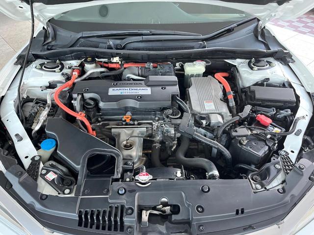 アコードハイブリッド ＥＸ　ホンダセンシング　純正１８インチアルミ　ブラックハーフレザーシート　パドルシフト　電動サンシェード　メモリー機能付きパワーシート　ＬＥＤヘッドライト＆フォグ　革巻きステアリング　純正ＨＤＤナビ　禁煙（19枚目）