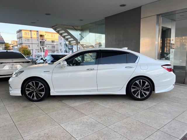 アコードハイブリッド ＥＸ　ホンダセンシング　純正１８インチアルミ　ブラックハーフレザーシート　パドルシフト　電動サンシェード　メモリー機能付きパワーシート　ＬＥＤヘッドライト＆フォグ　革巻きステアリング　純正ＨＤＤナビ　禁煙（26枚目）