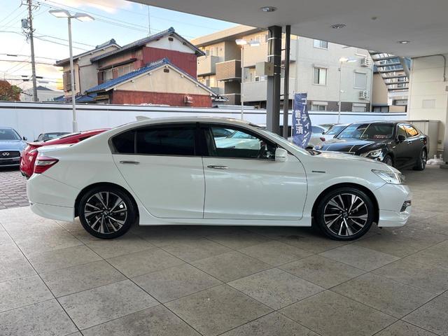 アコードハイブリッド ＥＸ　ホンダセンシング　純正１８インチアルミ　ブラックハーフレザーシート　パドルシフト　電動サンシェード　メモリー機能付きパワーシート　ＬＥＤヘッドライト＆フォグ　革巻きステアリング　純正ＨＤＤナビ　禁煙（29枚目）