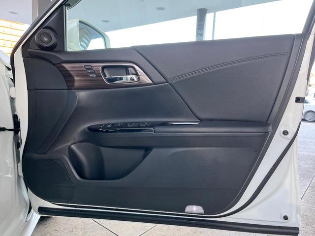 アコードハイブリッド ＥＸ　ホンダセンシング　純正１８インチアルミ　ブラックハーフレザーシート　パドルシフト　電動サンシェード　メモリー機能付きパワーシート　ＬＥＤヘッドライト＆フォグ　革巻きステアリング　純正ＨＤＤナビ　禁煙（36枚目）