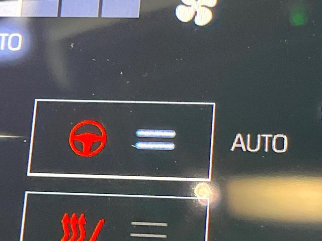 クラウンハイブリッド Ｓ　Ｃパッケージ　セーフティセンス　ブラインドスポットモニター　純正１７インチアルミ　イージークローザー　パドルシフト　ブラックファブリックシート　ステアリングヒーター　純正ＳＤナビ　スーパーライブサウンド　ＥＴＣ（8枚目）