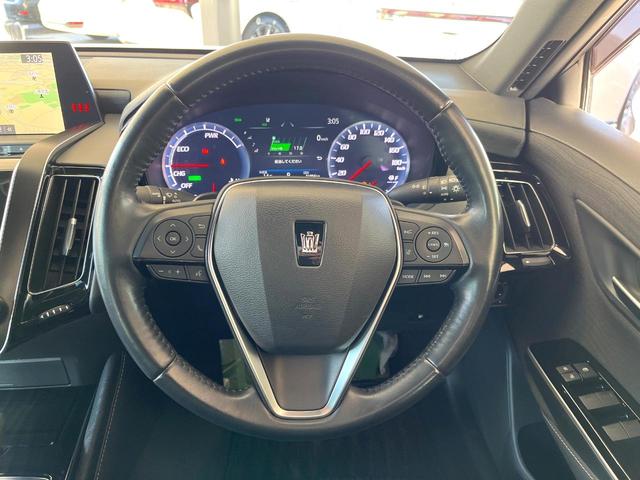 クラウンハイブリッド Ｓ　Ｃパッケージ　セーフティセンス　ブラインドスポットモニター　純正１７インチアルミ　イージークローザー　パドルシフト　ブラックファブリックシート　ステアリングヒーター　純正ＳＤナビ　スーパーライブサウンド　ＥＴＣ（12枚目）