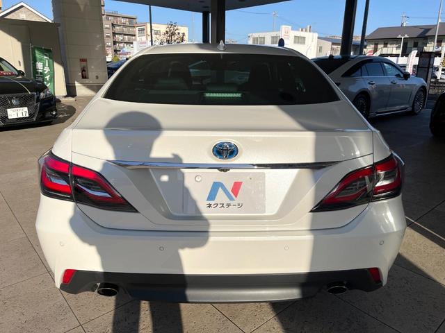 クラウンハイブリッド Ｓ　Ｃパッケージ　セーフティセンス　ブラインドスポットモニター　純正１７インチアルミ　イージークローザー　パドルシフト　ブラックファブリックシート　ステアリングヒーター　純正ＳＤナビ　スーパーライブサウンド　ＥＴＣ（16枚目）