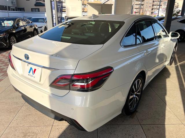 クラウンハイブリッド Ｓ　Ｃパッケージ　セーフティセンス　ブラインドスポットモニター　純正１７インチアルミ　イージークローザー　パドルシフト　ブラックファブリックシート　ステアリングヒーター　純正ＳＤナビ　スーパーライブサウンド　ＥＴＣ（18枚目）