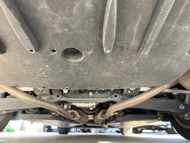 クラウンハイブリッド Ｓ　Ｃパッケージ　セーフティセンス　ブラインドスポットモニター　純正１７インチアルミ　イージークローザー　パドルシフト　ブラックファブリックシート　ステアリングヒーター　純正ＳＤナビ　スーパーライブサウンド　ＥＴＣ（20枚目）