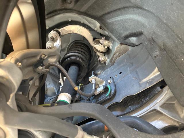 クラウンハイブリッド Ｓ　Ｃパッケージ　セーフティセンス　ブラインドスポットモニター　純正１７インチアルミ　イージークローザー　パドルシフト　ブラックファブリックシート　ステアリングヒーター　純正ＳＤナビ　スーパーライブサウンド　ＥＴＣ（21枚目）