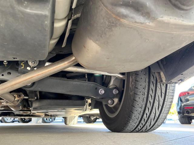 クラウンハイブリッド Ｓ　Ｃパッケージ　セーフティセンス　ブラインドスポットモニター　純正１７インチアルミ　イージークローザー　パドルシフト　ブラックファブリックシート　ステアリングヒーター　純正ＳＤナビ　スーパーライブサウンド　ＥＴＣ（26枚目）