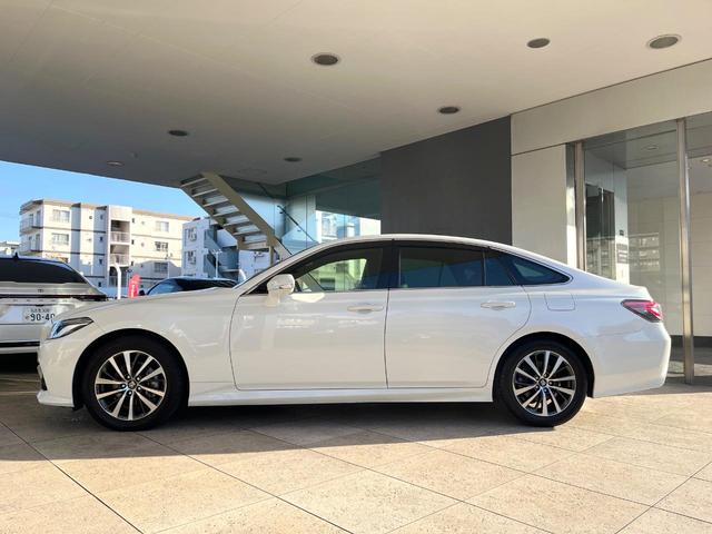 クラウンハイブリッド Ｓ　Ｃパッケージ　セーフティセンス　ブラインドスポットモニター　純正１７インチアルミ　イージークローザー　パドルシフト　ブラックファブリックシート　ステアリングヒーター　純正ＳＤナビ　スーパーライブサウンド　ＥＴＣ（31枚目）