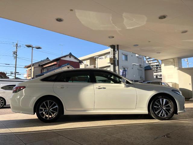 クラウンハイブリッド Ｓ　Ｃパッケージ　セーフティセンス　ブラインドスポットモニター　純正１７インチアルミ　イージークローザー　パドルシフト　ブラックファブリックシート　ステアリングヒーター　純正ＳＤナビ　スーパーライブサウンド　ＥＴＣ（33枚目）