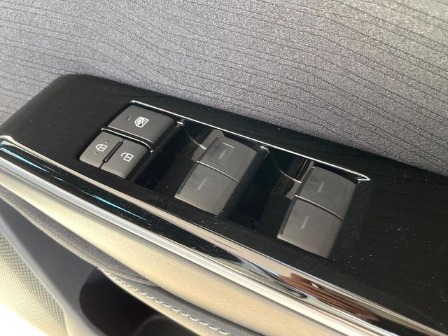 クラウンハイブリッド Ｓ　Ｃパッケージ　セーフティセンス　ブラインドスポットモニター　純正１７インチアルミ　イージークローザー　パドルシフト　ブラックファブリックシート　ステアリングヒーター　純正ＳＤナビ　スーパーライブサウンド　ＥＴＣ（36枚目）