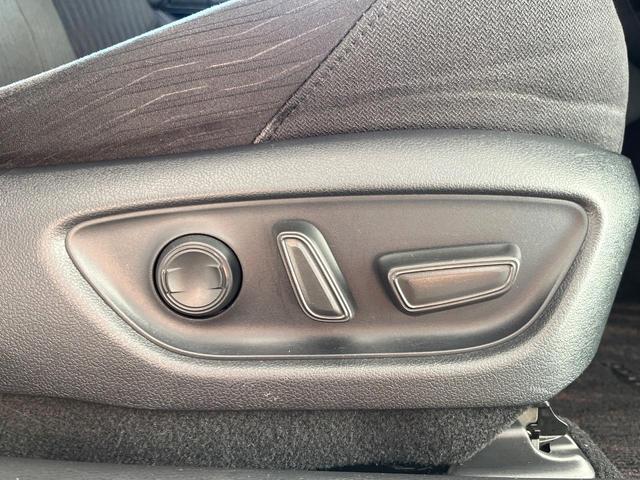 クラウンハイブリッド Ｓ　Ｃパッケージ　セーフティセンス　ブラインドスポットモニター　純正１７インチアルミ　イージークローザー　パドルシフト　ブラックファブリックシート　ステアリングヒーター　純正ＳＤナビ　スーパーライブサウンド　ＥＴＣ（39枚目）