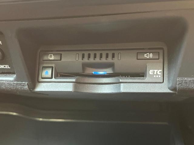 クラウンハイブリッド Ｓ　Ｃパッケージ　セーフティセンス　ブラインドスポットモニター　純正１７インチアルミ　イージークローザー　パドルシフト　ブラックファブリックシート　ステアリングヒーター　純正ＳＤナビ　スーパーライブサウンド　ＥＴＣ（40枚目）