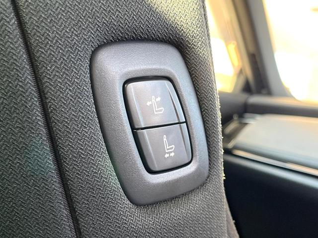 クラウンハイブリッド Ｓ　Ｃパッケージ　セーフティセンス　ブラインドスポットモニター　純正１７インチアルミ　イージークローザー　パドルシフト　ブラックファブリックシート　ステアリングヒーター　純正ＳＤナビ　スーパーライブサウンド　ＥＴＣ（42枚目）